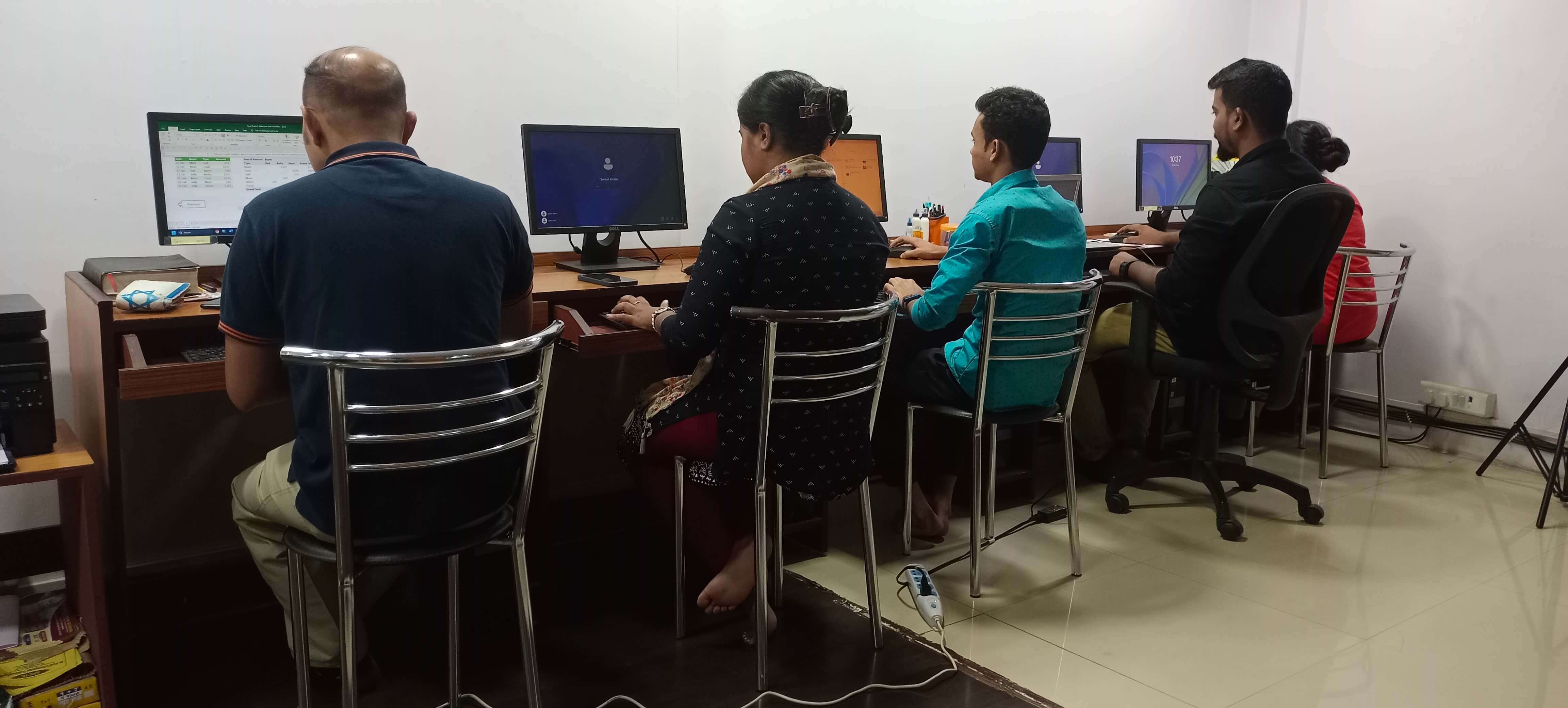 2 students working on computer